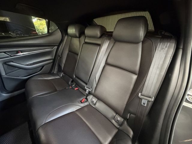 20/21年式 Mazda 3 5D 旗艦進化型 2.0L - 碳纖方向盤/跟車/BOSE/環景/改裝鋁圈/記憶電動椅  第7張相片