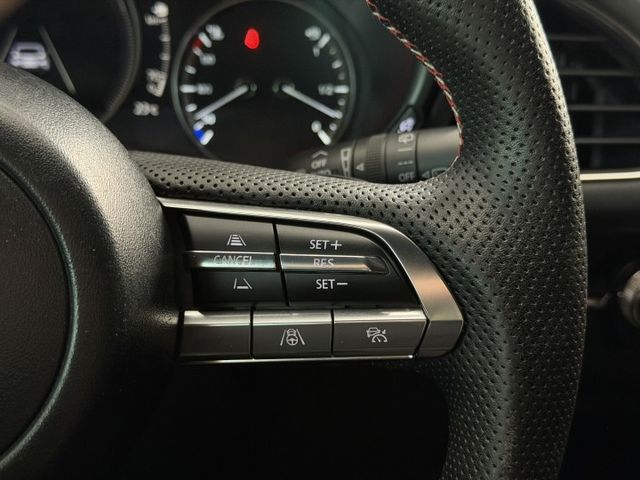 20/21年式 Mazda 3 5D 旗艦進化型 2.0L - 碳纖方向盤/跟車/BOSE/環景/改裝鋁圈/記憶電動椅  第12張相片