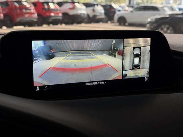 20/21年式 Mazda 3 5D 旗艦進化型 2.0L - 碳纖方向盤/跟車/BOSE/環景/改裝鋁圈/記憶電動椅  第16張相片