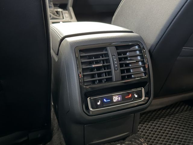 22/23年式 Arteon Fastback Elegance Premium 2.0L - 跟車/環景/電尾/電動椅  第17張相片