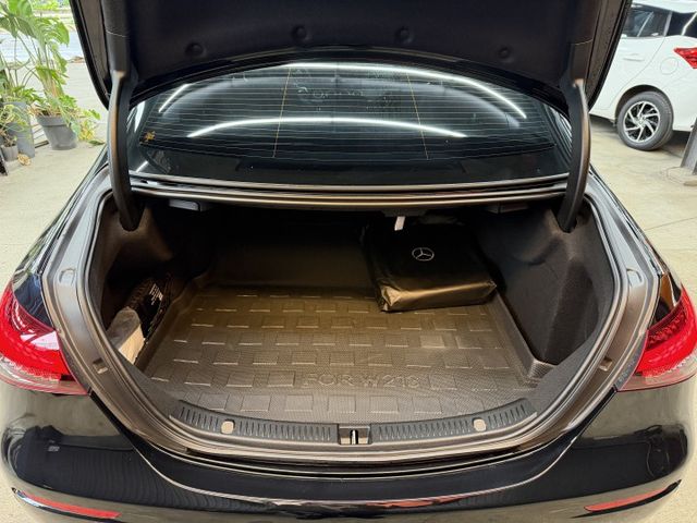 21/22年式 W213 總代理 E200 Luxury 2.0L - 23P/柏林/環景/天窗/摸門/氣氛燈/記憶座椅  第5張相片