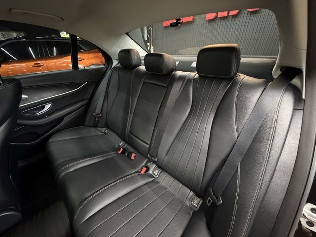 21/22年式 W213 總代理 E200 Luxury 2.0L - 23P/柏林/環景/天窗/摸門/氣氛燈/記憶座椅  第8張相片