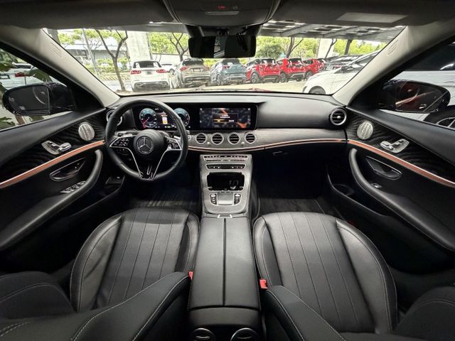 21/22年式 W213 總代理 E200 Luxury 2.0L - 23P/柏林/環景/天窗/摸門/氣氛燈/記憶座椅  第10張相片