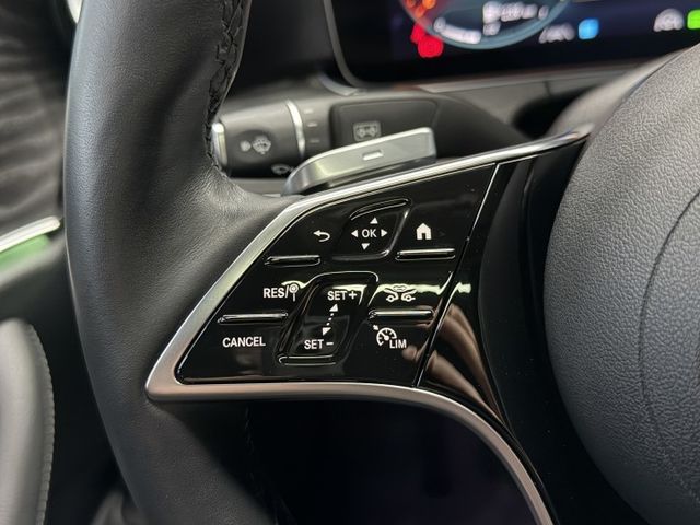 21/22年式 W213 總代理 E200 Luxury 2.0L - 23P/柏林/環景/天窗/摸門/氣氛燈/記憶座椅  第11張相片