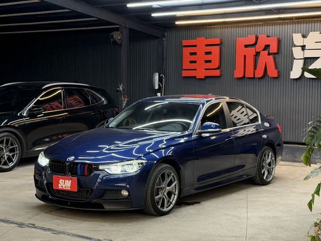 16/17年式 總代理 F30 318i 1.5L - 免鑰匙啟動/摸門解鎖/定速巡航/車道偏移/記憶電動椅/改裝鋁圈/  第1張相片