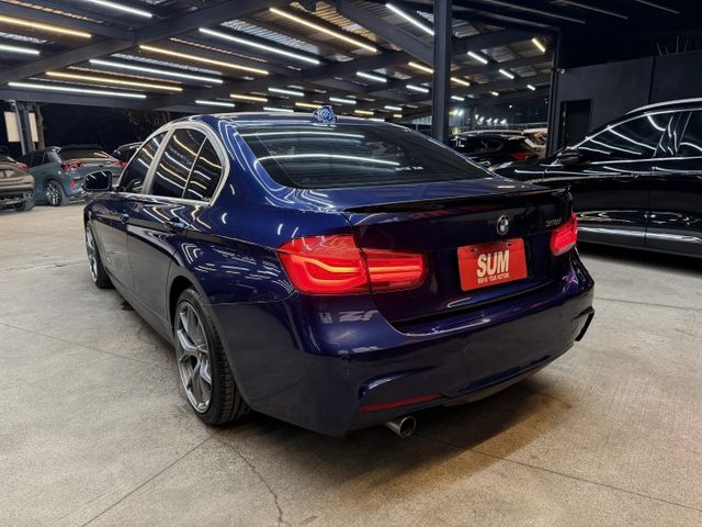 16/17年式 總代理 F30 318i 1.5L - 免鑰匙啟動/摸門解鎖/定速巡航/車道偏移/記憶電動椅/改裝鋁圈/  第3張相片