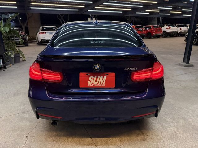 16/17年式 總代理 F30 318i 1.5L - 免鑰匙啟動/摸門解鎖/定速巡航/車道偏移/記憶電動椅/改裝鋁圈/  第4張相片