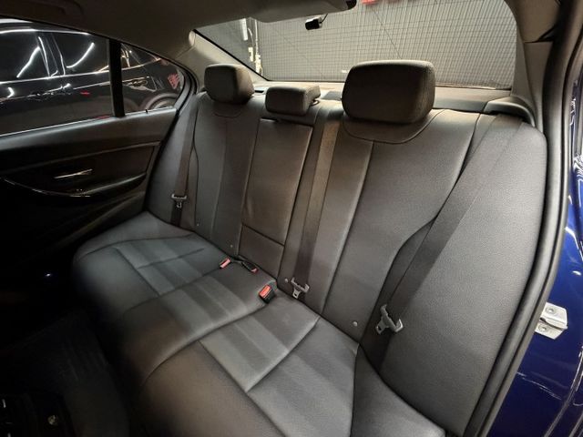 16/17年式 總代理 F30 318i 1.5L - 免鑰匙啟動/摸門解鎖/定速巡航/車道偏移/記憶電動椅/改裝鋁圈/  第7張相片