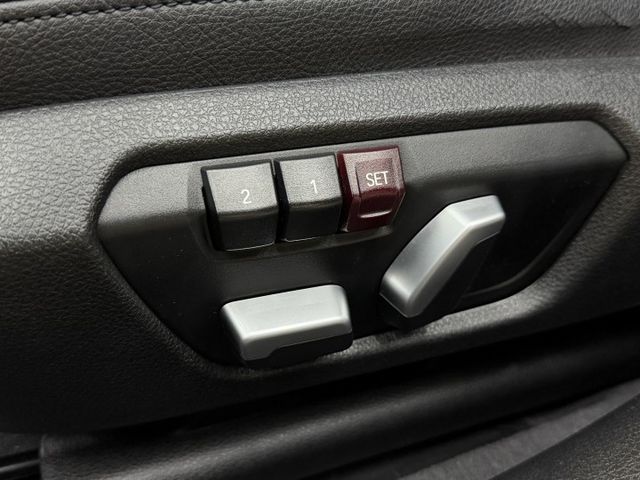 16/17年式 總代理 F30 318i 1.5L - 免鑰匙啟動/摸門解鎖/定速巡航/車道偏移/記憶電動椅/改裝鋁圈/  第8張相片