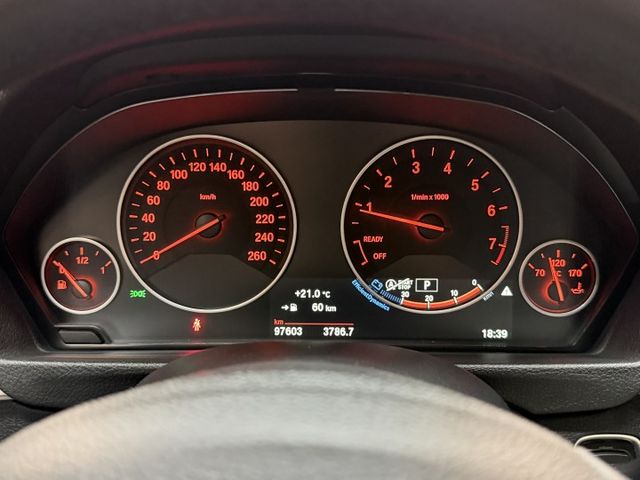 16/17年式 總代理 F30 318i 1.5L - 免鑰匙啟動/摸門解鎖/定速巡航/車道偏移/記憶電動椅/改裝鋁圈/  第12張相片