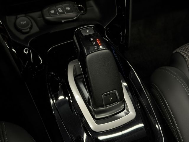 21/22年式 總代理 2008 GT Pack 1.2L - 跟車系統/3D儀錶/全景天窗/環景/盲點/免鑰匙摸門  第13張相片