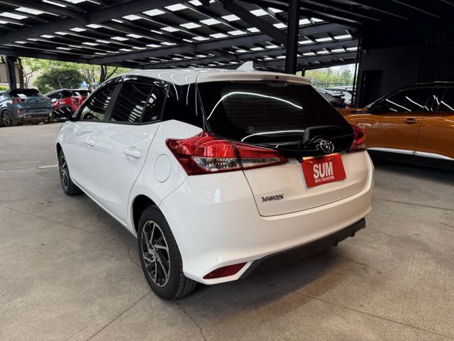 正23年 Yaris 影音經典版 1.5L - 原廠皮椅/Garmin導航車機/Carplay/行車記錄器/僅跑一萬  第3張相片