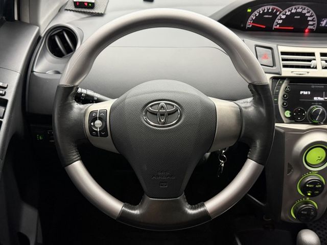 正13年 Yaris G版 1.5L - 原廠皮椅/恆溫空調/方向盤快控鍵/前霧燈/測速雷達偵測/15吋鋁圈/僅跑11萬  第9張相片