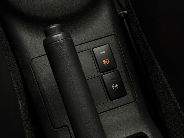 正13年 Yaris G版 1.5L - 原廠皮椅/恆溫空調/方向盤快控鍵/前霧燈/測速雷達偵測/15吋鋁圈/僅跑11萬  第11張相片