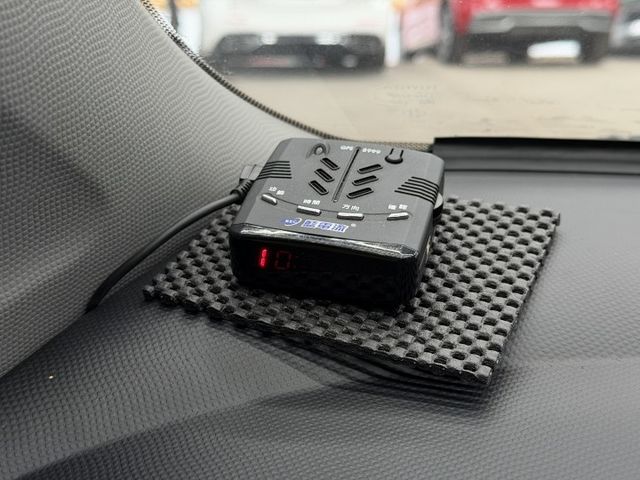 正13年 Yaris G版 1.5L - 原廠皮椅/恆溫空調/方向盤快控鍵/前霧燈/測速雷達偵測/15吋鋁圈/僅跑11萬  第13張相片