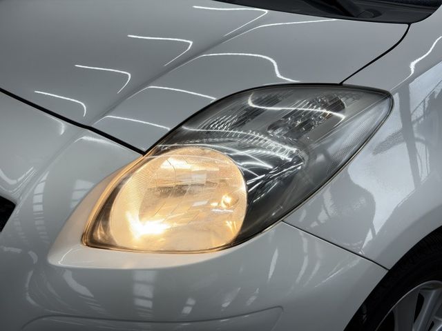 正13年 Yaris G版 1.5L - 原廠皮椅/恆溫空調/方向盤快控鍵/前霧燈/測速雷達偵測/15吋鋁圈/僅跑11萬  第14張相片