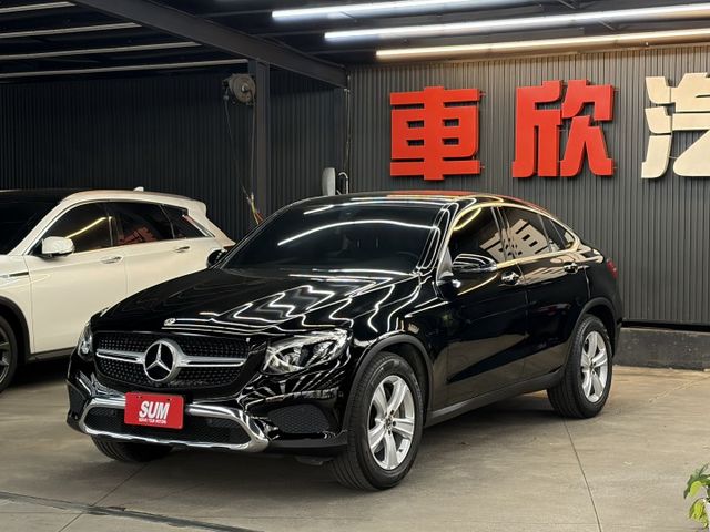 正17年 GLC250 4Matic Coupe 2.0L - 雙魚眼頭燈/免鑰匙摸門/環景影像/盲點/記憶電動椅/電尾  第1張相片