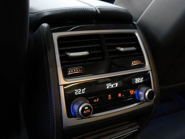 正18年 730i Luxury 2.0T - 5AT/360環景/四區恆溫/電動天窗/LED頭尾燈/14向通風電熱椅  第18張相片