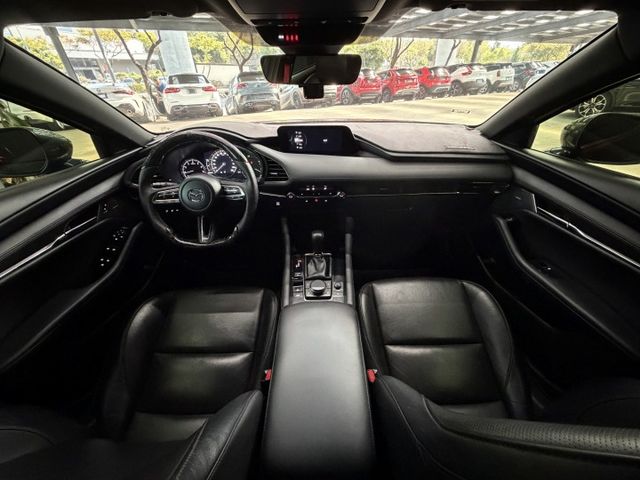 20/21年式 Mazda 3 5D 旗艦進化型 2.0L - 碳纖方向盤/跟車/BOSE/環景/改裝鋁圈/記憶電動椅  第8張相片