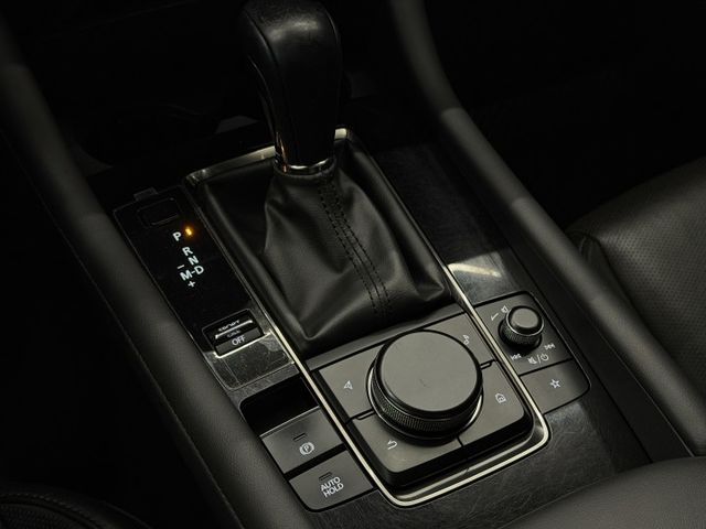 20/21年式 Mazda 3 5D 旗艦進化型 2.0L - 碳纖方向盤/跟車/BOSE/環景/改裝鋁圈/記憶電動椅  第15張相片