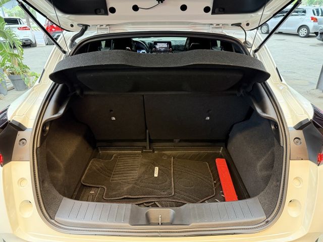 正21年 駕趣享樂版 1.0L - 跟車/車偏/BOSE/環景影像/抬頭顯示/盲點/電子手煞車/免鑰匙摸門/電子後視鏡  第5張相片