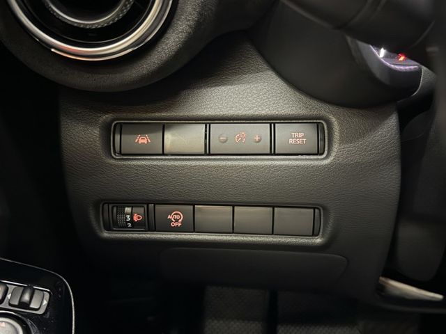 正21年 駕趣享樂版 1.0L - 跟車/車偏/BOSE/環景影像/抬頭顯示/盲點/電子手煞車/免鑰匙摸門/電子後視鏡  第9張相片