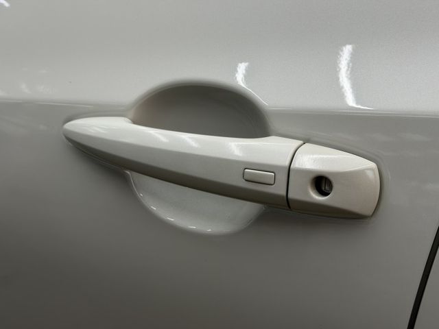 正21年 駕趣享樂版 1.0L - 跟車/車偏/BOSE/環景影像/抬頭顯示/盲點/電子手煞車/免鑰匙摸門/電子後視鏡  第18張相片