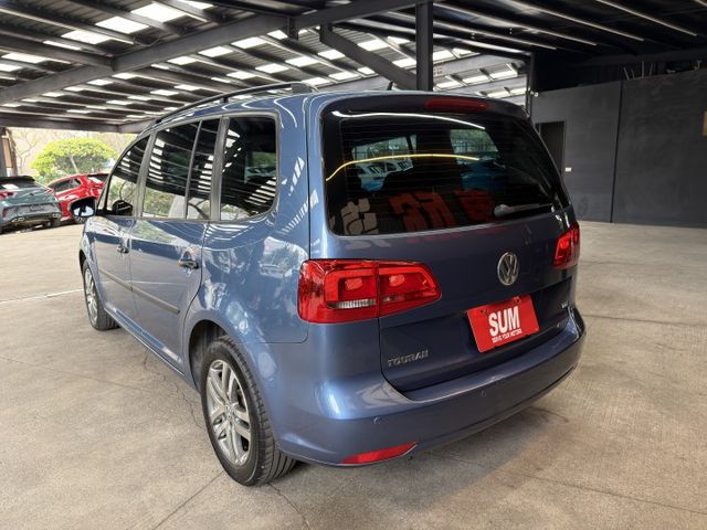 正12年 VW Touran TDI 1.6L - 柴油7人座/全車皮椅/胎壓偵測/測速雷達/後座出風口/前後行車記錄器  第3張相片