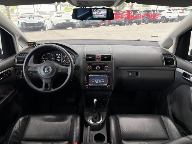 正12年 VW Touran TDI 1.6L - 柴油7人座/全車皮椅/胎壓偵測/測速雷達/後座出風口/前後行車記錄器  第8張相片