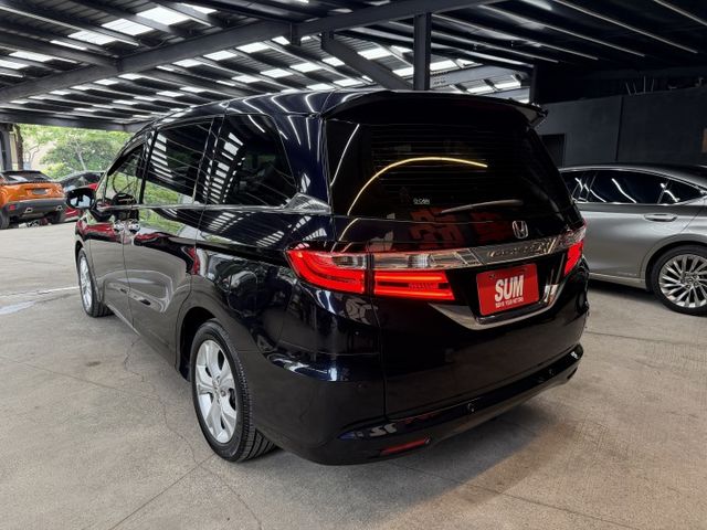 正17年 Odyssey Elite版 2.4L - 電動側滑門/定速巡航/免鑰匙啟動/摸門解鎖/後座獨立出風/電動座椅  第3張相片