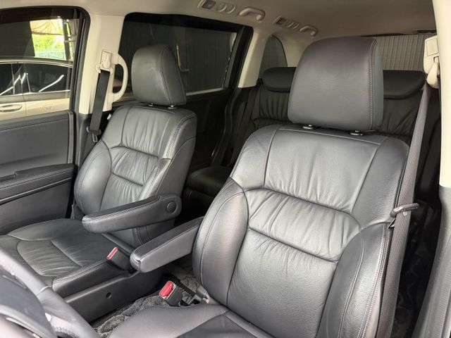 正17年 Odyssey Elite版 2.4L - 電動側滑門/定速巡航/免鑰匙啟動/摸門解鎖/後座獨立出風/電動座椅  第6張相片