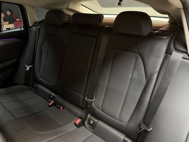 19/20年式 X4 xDrive20i 2.0L - 跟車/車偏/環景/盲點/免鑰匙摸門/LED頭尾燈/電尾門/氣氛燈  第8張相片