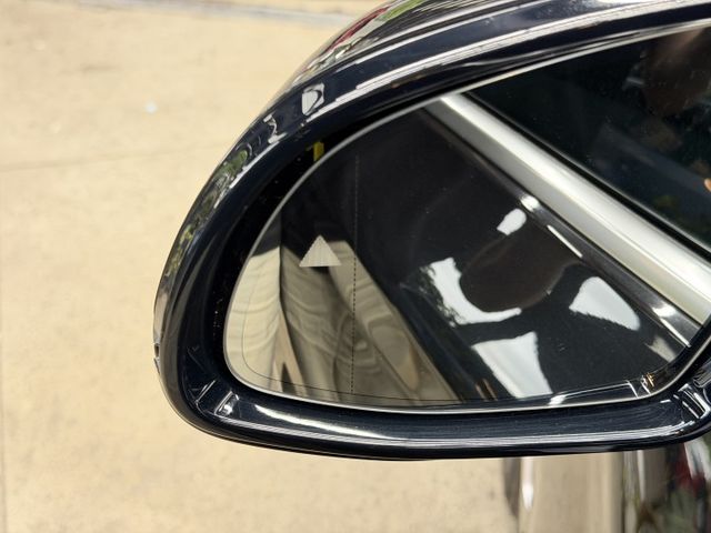 19/20年式 X4 xDrive20i 2.0L - 跟車/車偏/環景/盲點/免鑰匙摸門/LED頭尾燈/電尾門/氣氛燈  第17張相片