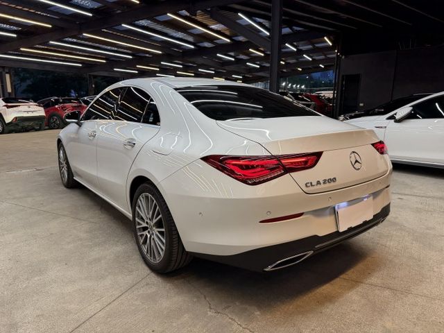 正20年 CLA200 1.3L - 雙螢幕數位儀錶/跟車/車道偏移/Carplay/電動記憶座椅/盲點偵測/環艙氣氛燈  第3張相片