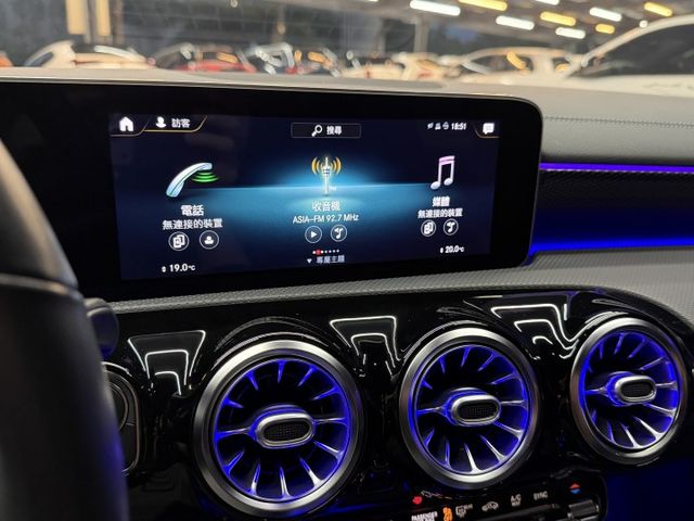 正20年 CLA200 1.3L - 雙螢幕數位儀錶/跟車/車道偏移/Carplay/電動記憶座椅/盲點偵測/環艙氣氛燈  第14張相片