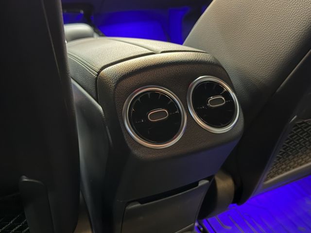 正20年 CLA200 1.3L - 雙螢幕數位儀錶/跟車/車道偏移/Carplay/電動記憶座椅/盲點偵測/環艙氣氛燈  第15張相片