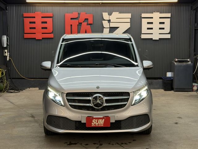 19/20年式 V220d 七人座 2.0L - 電動側滑門/環景影像/定速巡航/三區恆溫/LED頭尾燈/僅跑7萬公里  第2張相片