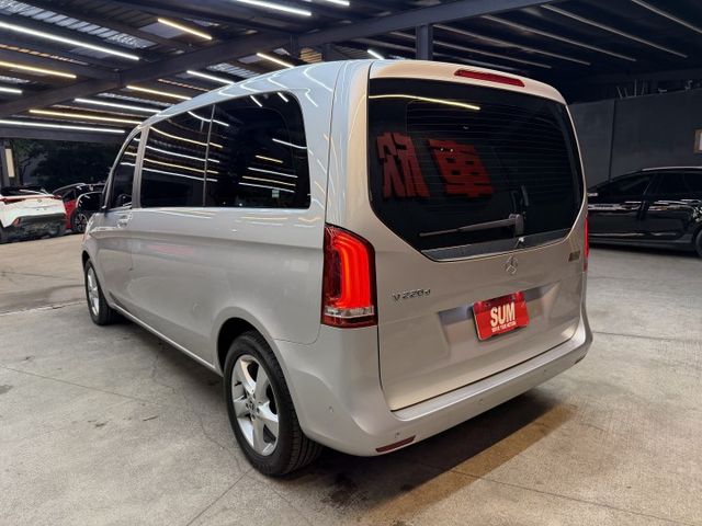 19/20年式 V220d 七人座 2.0L - 電動側滑門/環景影像/定速巡航/三區恆溫/LED頭尾燈/僅跑7萬公里  第3張相片