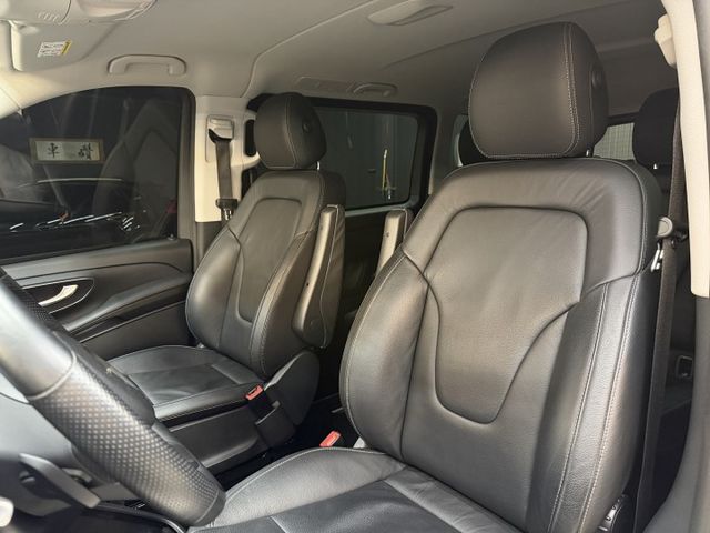 19/20年式 V220d 七人座 2.0L - 電動側滑門/環景影像/定速巡航/三區恆溫/LED頭尾燈/僅跑7萬公里  第5張相片