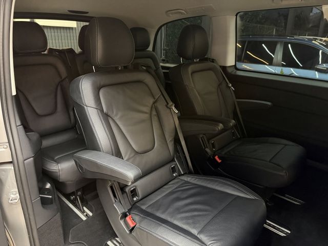 19/20年式 V220d 七人座 2.0L - 電動側滑門/環景影像/定速巡航/三區恆溫/LED頭尾燈/僅跑7萬公里  第6張相片