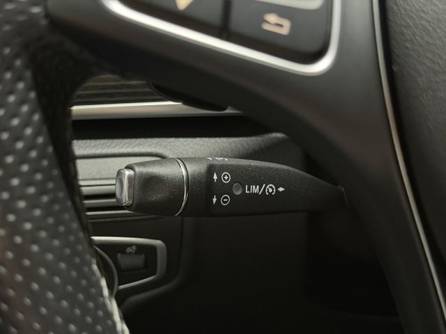 19/20年式 V220d 七人座 2.0L - 電動側滑門/環景影像/定速巡航/三區恆溫/LED頭尾燈/僅跑7萬公里  第9張相片