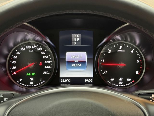 19/20年式 V220d 七人座 2.0L - 電動側滑門/環景影像/定速巡航/三區恆溫/LED頭尾燈/僅跑7萬公里  第10張相片
