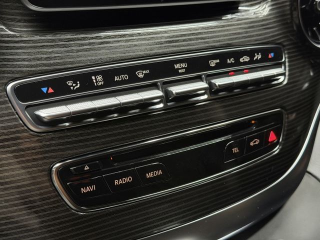 19/20年式 V220d 七人座 2.0L - 電動側滑門/環景影像/定速巡航/三區恆溫/LED頭尾燈/僅跑7萬公里  第12張相片