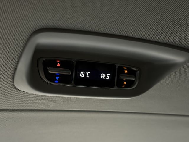 19/20年式 V220d 七人座 2.0L - 電動側滑門/環景影像/定速巡航/三區恆溫/LED頭尾燈/僅跑7萬公里  第14張相片