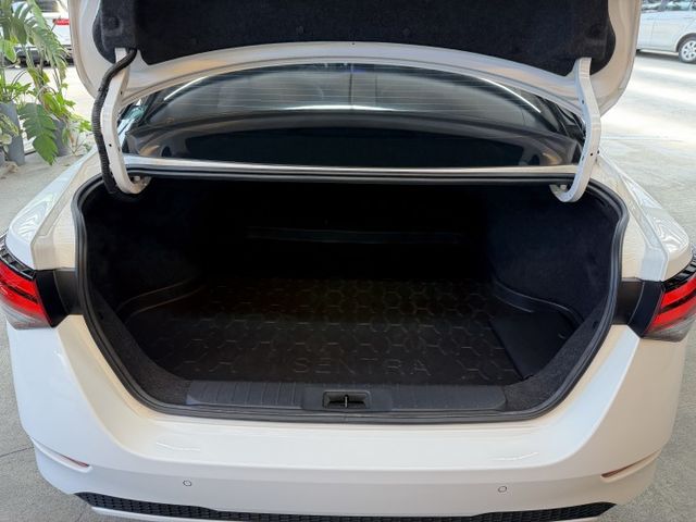 正22年 Sentra 尊爵智駕版 1.6L - 跟車/車道偏移/環景影像/免鑰匙啟動/摸門解鎖/LED頭尾燈/後座出風  第5張相片