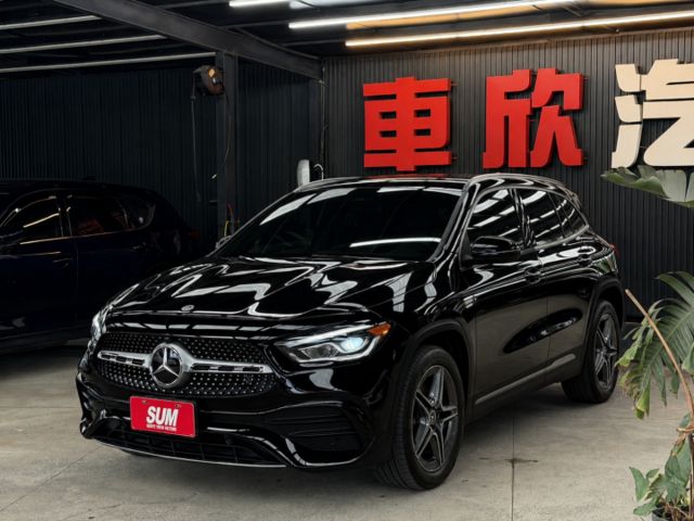 正22年 GLA250 4MATIC AMG 2.0L - 免鑰匙摸門/全景天窗/環景影像/Carplay/定速/氣氛燈  第1張相片