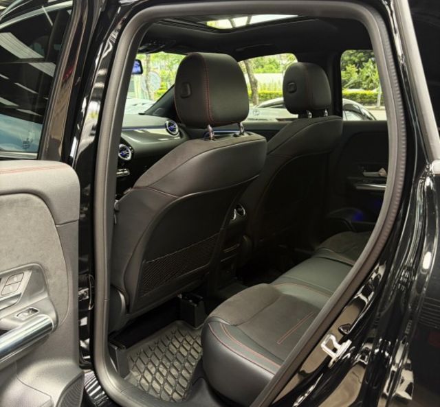 正22年 GLA250 4MATIC AMG 2.0L - 免鑰匙摸門/全景天窗/環景影像/Carplay/定速/氣氛燈  第4張相片