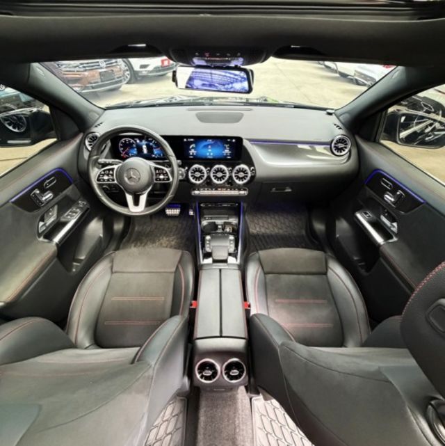 正22年 GLA250 4MATIC AMG 2.0L - 免鑰匙摸門/全景天窗/環景影像/Carplay/定速/氣氛燈  第5張相片