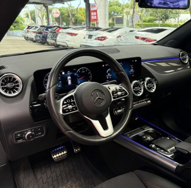 正22年 GLA250 4MATIC AMG 2.0L - 免鑰匙摸門/全景天窗/環景影像/Carplay/定速/氣氛燈  第6張相片