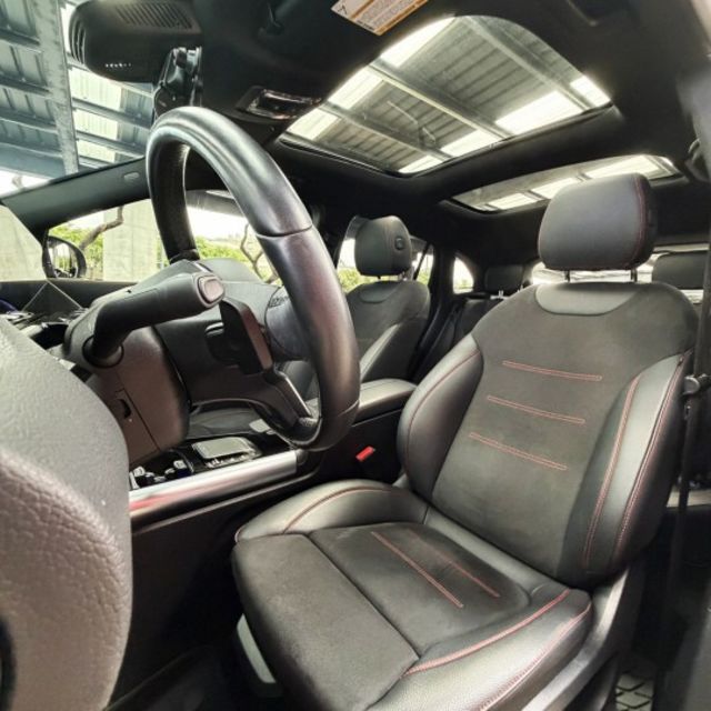 正22年 GLA250 4MATIC AMG 2.0L - 免鑰匙摸門/全景天窗/環景影像/Carplay/定速/氣氛燈  第12張相片
